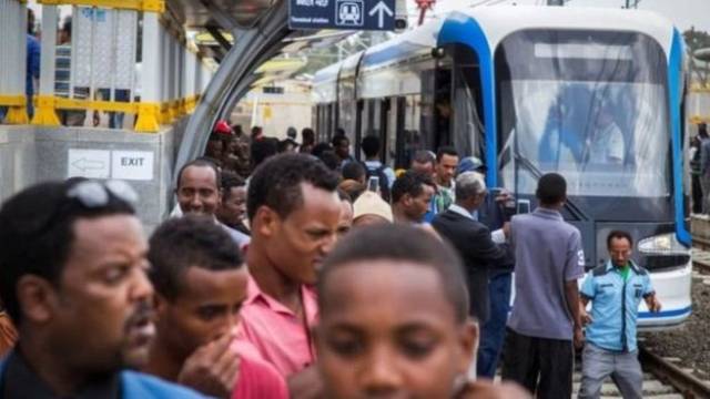 非洲发展最快的国家,中国帮其修轻轨反被吐槽