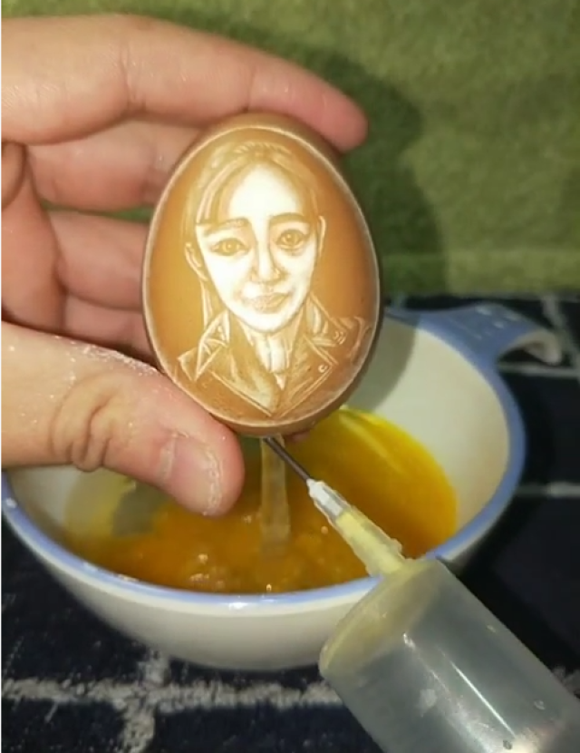 令人称奇的蛋雕工艺,生鸡蛋上操作雕刻作画,玩的就是心跳!