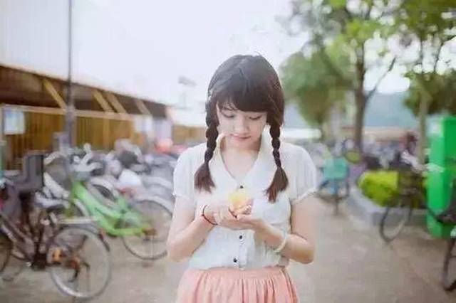 拍照怎么拍出网红风格 f6a1ce397ae94fe4a633cafbea2bb3b4.jpeg