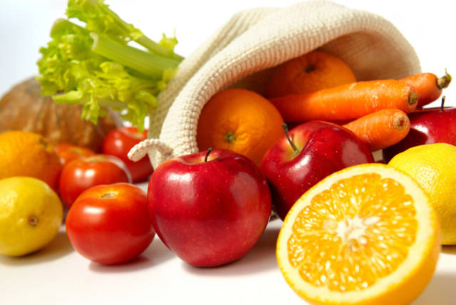 15岁少年胸部长到B罩杯,竟因炸鸡吃太多,你还