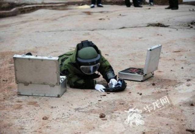 揭秘拆弹专家:生死一念间 现实中排爆远比电影惊