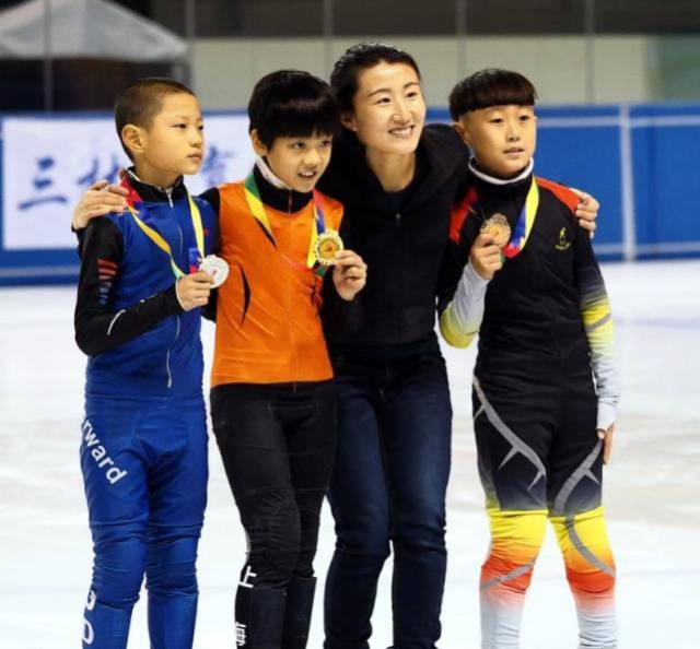 2017上海国际青少年短道速滑公开赛举行 杨扬致力后备