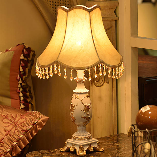 4款优雅唯美的欧式台灯,打造浪漫的卧室氛围