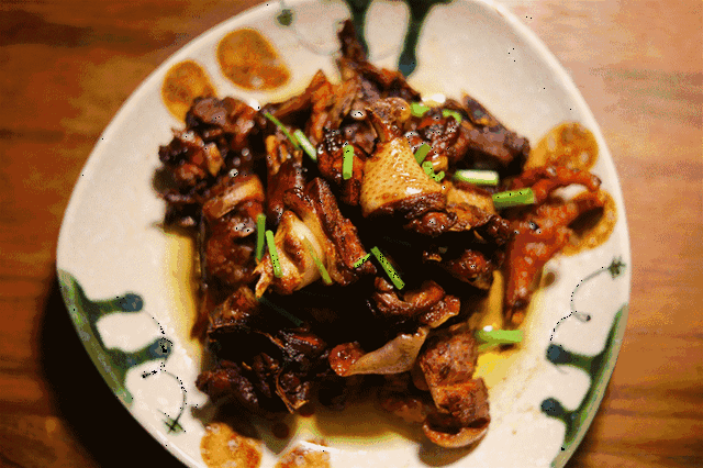 除了炒鸡块,还可煲鸡汤.
