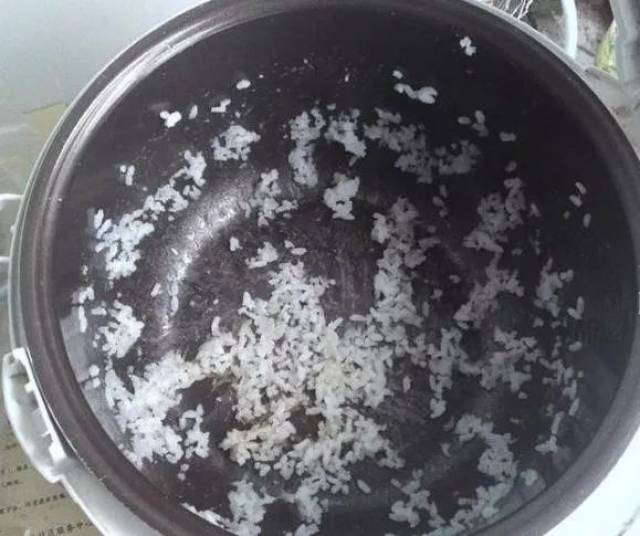 如何使用电饭煲蒸干米饭 84c468a200d54d6d8e7e604b519f4b63.jpeg