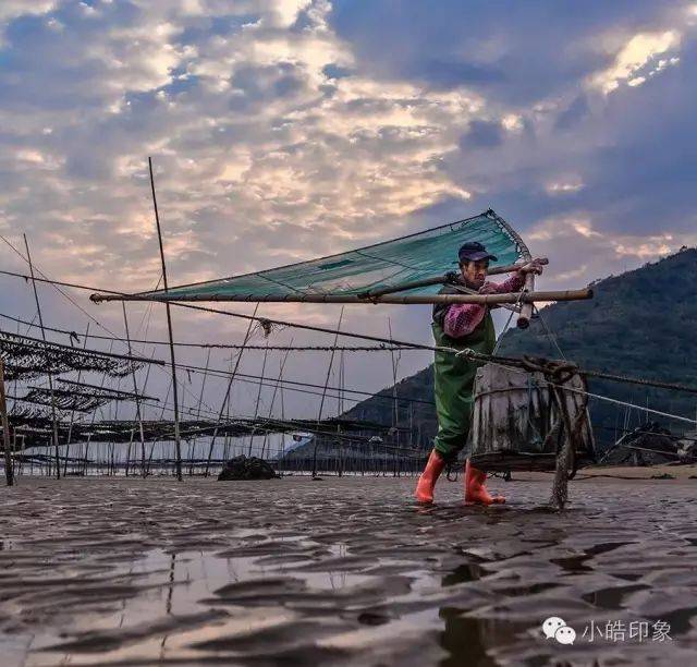 美女去了霞浦,看到了这些 竟然倒在了地上嚎啕大哭!