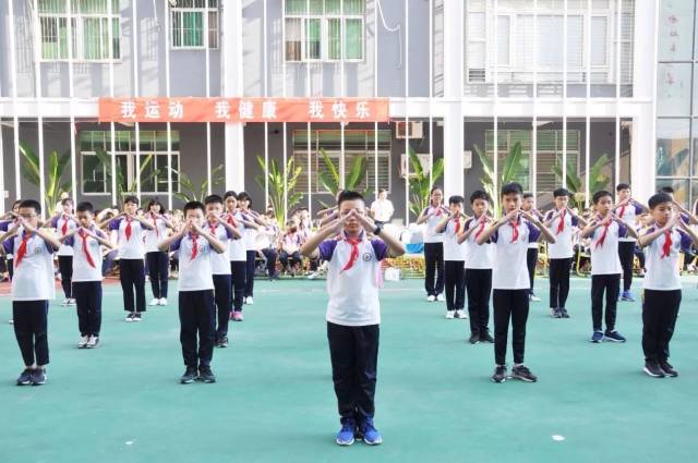 强健学生体魄—小学分校举行第五届体育节开幕式暨手语操比赛