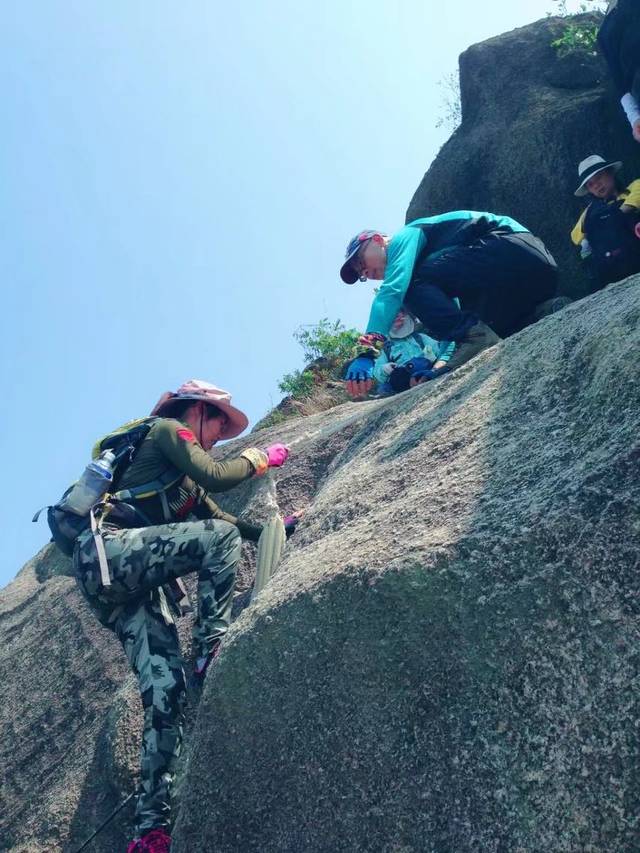 但每一段路都各有各的精彩,一路上山绕石,风景秀丽,空气清新怡人