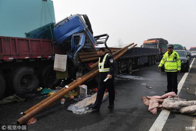 滁新高速安徽阜阳段发生交通事故 18人死亡