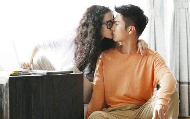 迪丽热巴银幕之吻全纪录,亲遍6大型男还有激情戏