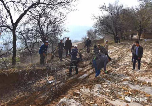 十月山乡修路忙——和政县梁家寺乡道路拓宽改造及环境卫生整治工作