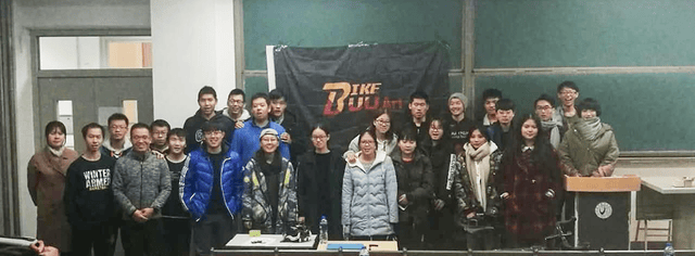 北京高校联队教练潘震为北京联合大学车友进行