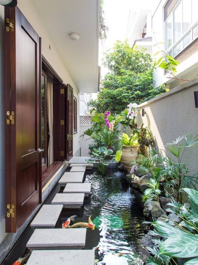 传统住宅庭院的水池多数设计成类似于圆形的形状,常见的有半圆形,猪腰