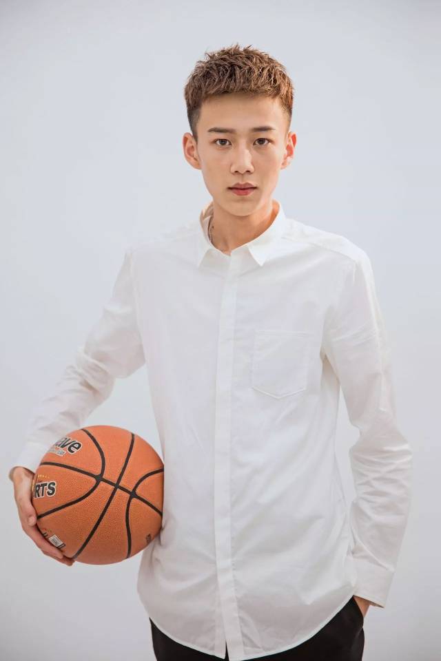 际酒吧|12月21日|《带你去旅行》的校长张弛|来