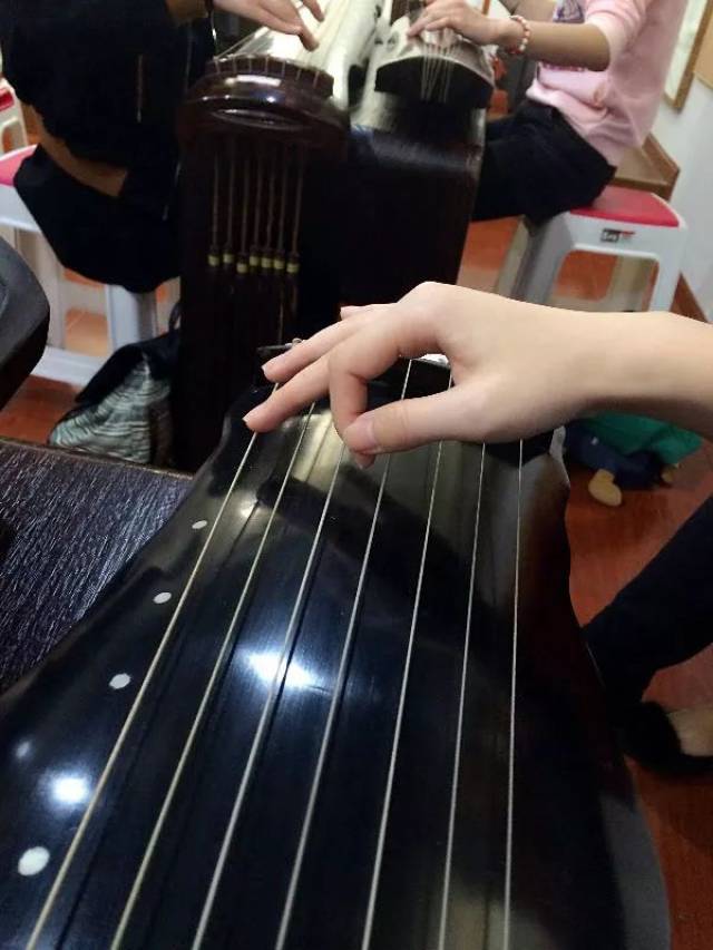 江南大学组织学生来梧声古琴体验"非遗"
