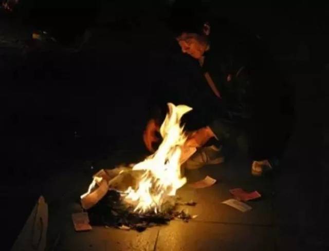 烧纸烧衣烧烧烧,再这么过"鬼"节,你就out了!
