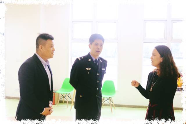 黄奕警官那可是大明星啊!