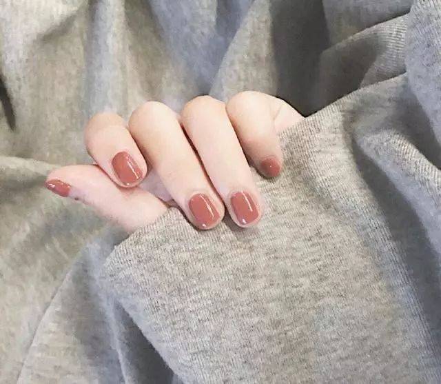 美娜美甲 | 2017年秋冬显白美甲图片大全推荐,白不白看指甲~