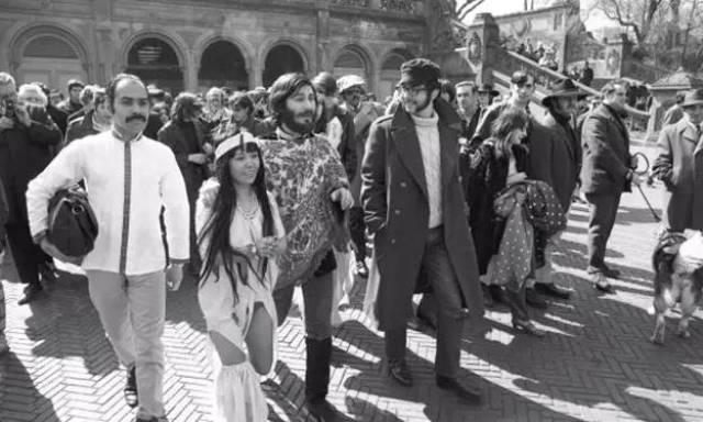 1969年,草间弥生策划