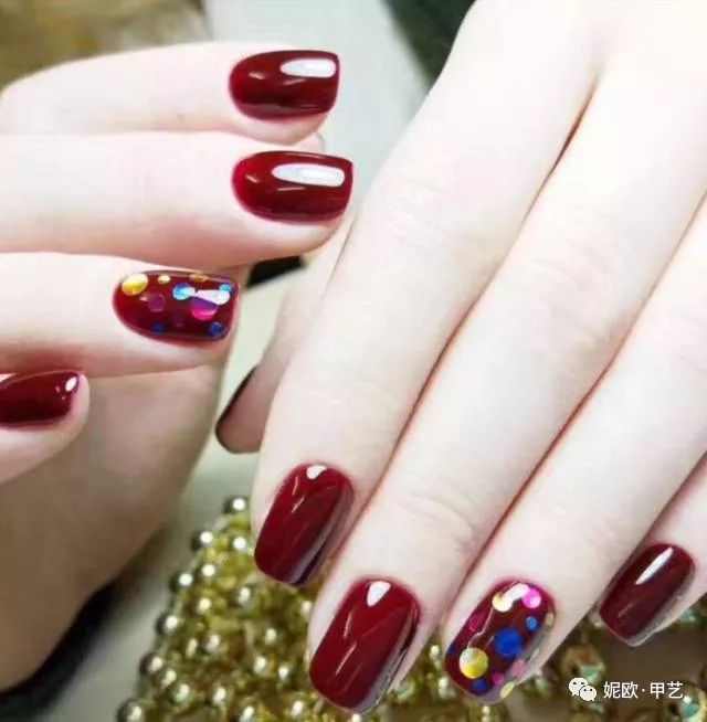 拍婚纱照适合做什么美甲?3种不同风格一定有