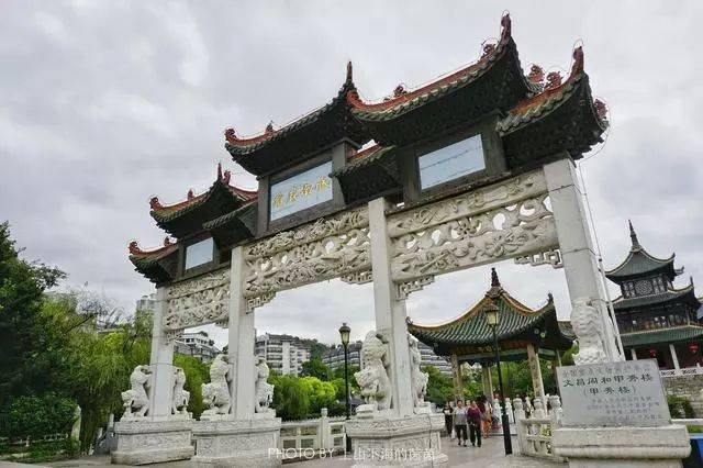 贵阳八景之一的甲秀楼,建筑风格是中国古建筑史上独一