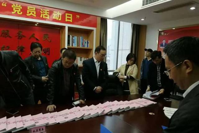 达一中到市公安局学习观摩党支部标准工作法