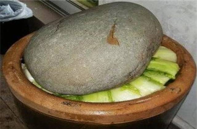冬天家庭自制东北腌酸菜,简单方便又美味,喜欢就试试吧!