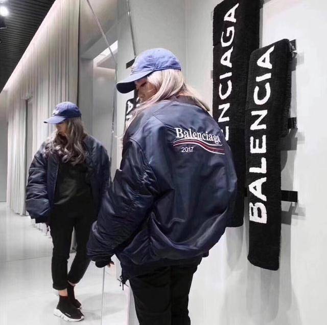 balenciaga巴黎世家后背可乐波浪字母刺绣棒球服