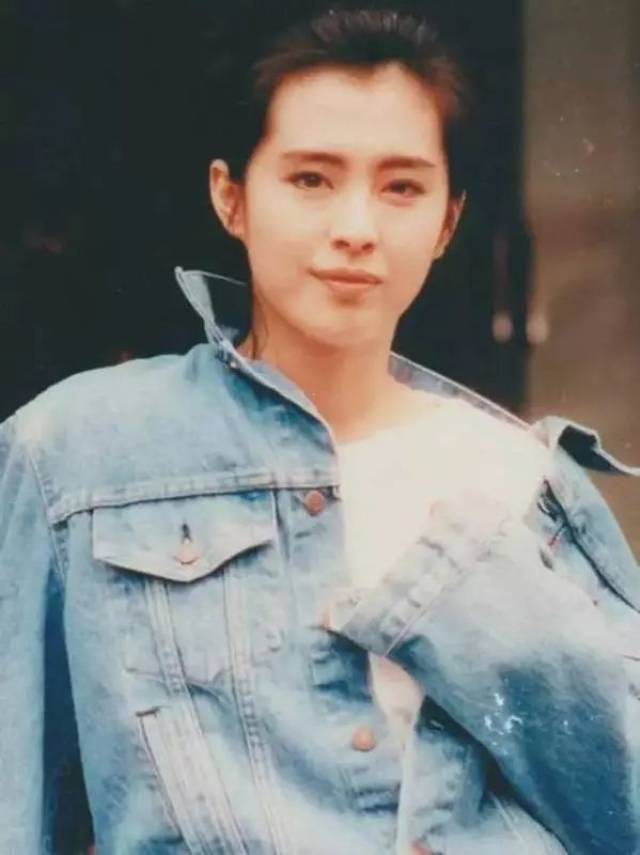 流量小花和80年代港星撞衫都输惨了