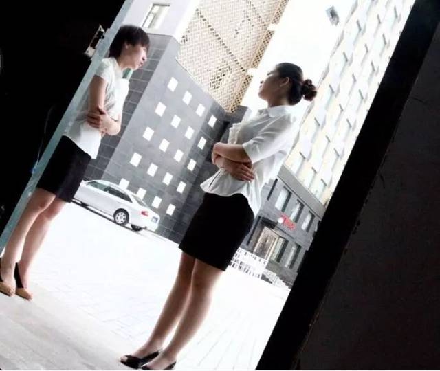 售楼小姐"高薪"背后的真实生活!