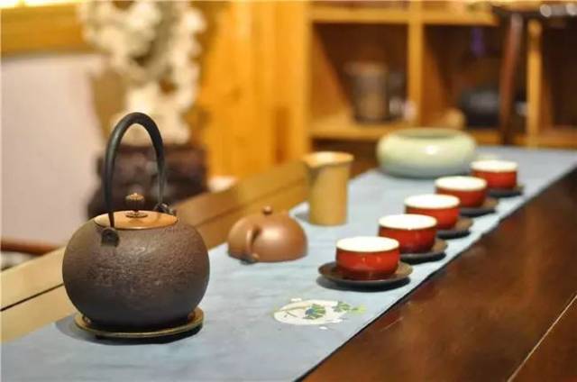 白天鹅喝茶价格人均_白天鹅简笔画