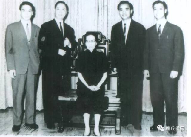 1963年在香港,从左至右谭元寿,张君秋,孟小冬,马长礼,高宝贤