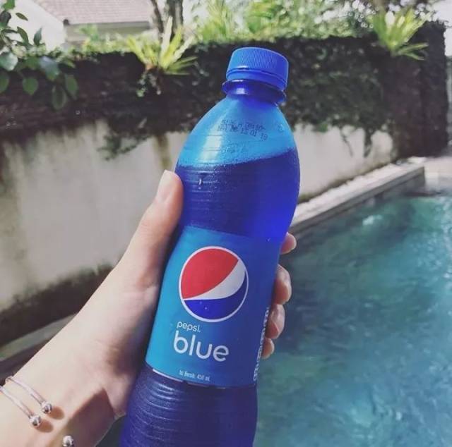 【友好超市】巴厘岛蓝可乐、粉色雪碧,你们喝