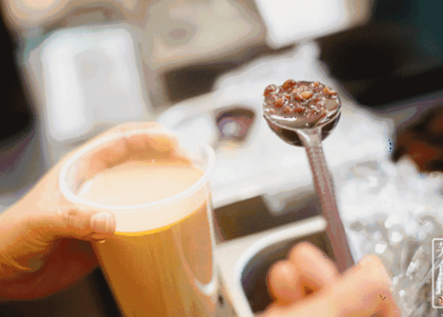这家奶茶店竟然放鸡汤?我没听错吗?