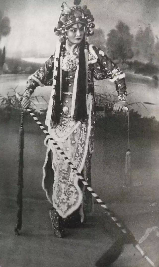 风·欣赏】粉墨人生妆泪尽,岁月从不败美人--言