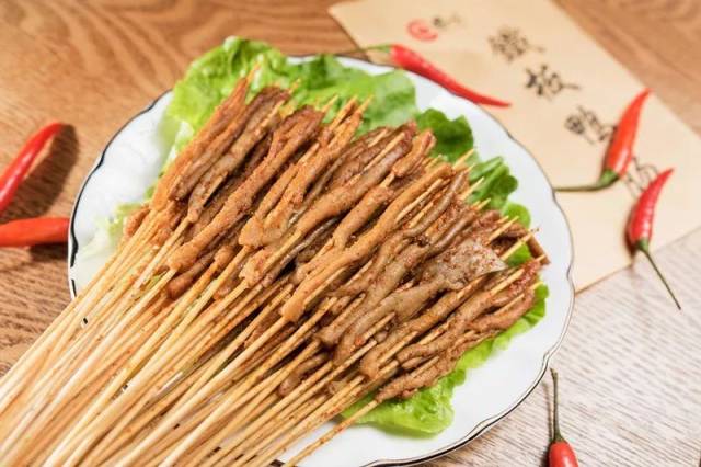 铁板鸭肠10元30串,在南昌火爆排队创下新纪录!