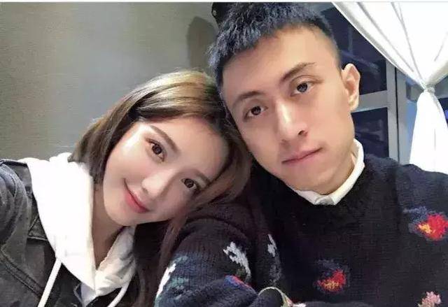 秦奋与前女友喜哥 其中保时捷918 spyder是他借给一位女性朋友开的.