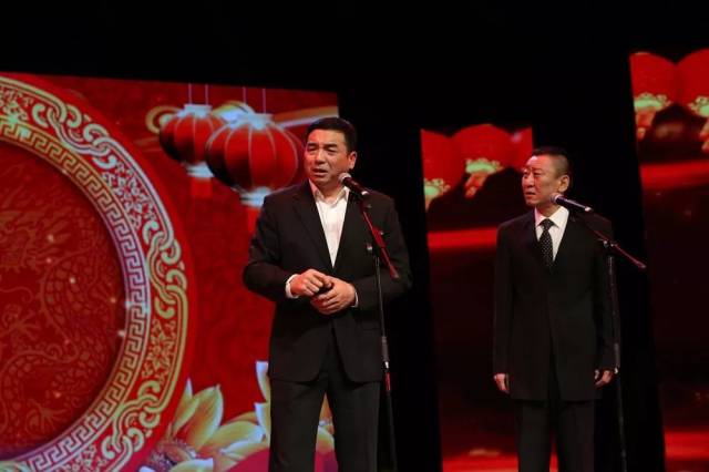 3 独角戏:方言漫谈 表演:赵灵灵 邵印东 上海滑稽剧团优秀青年演员