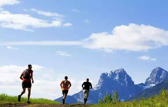 如何避免膝关节损伤?教你一招七字爬山法