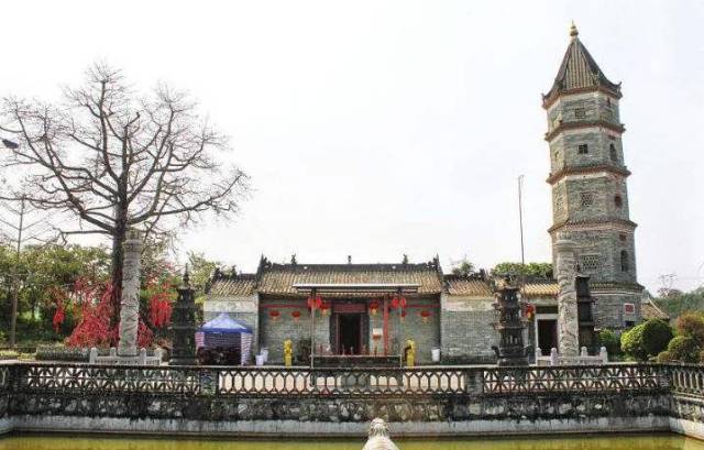 被评为新八景之一,名为"小楼仙源".