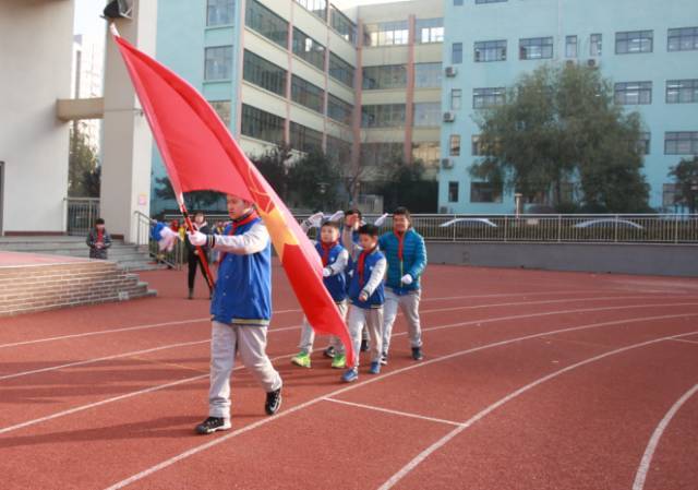 【十九大】感恩十九大 扬帆正起航——济南市市中区育秀小学少先队