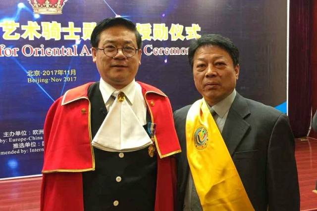 授勋仪式现场合影.