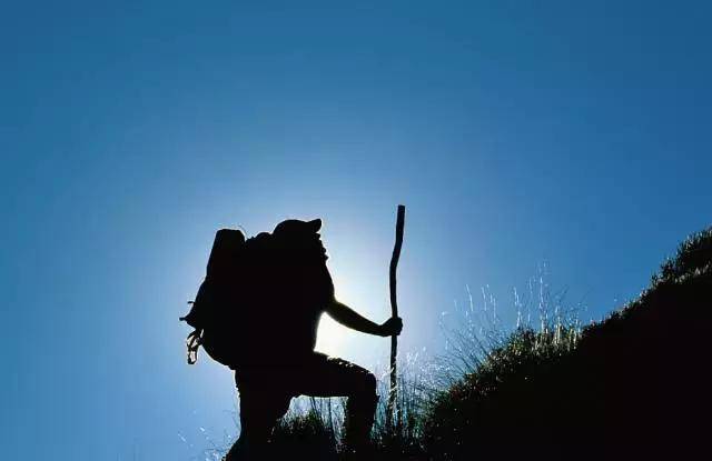 如何避免膝关节损伤?教你一招七字爬山法