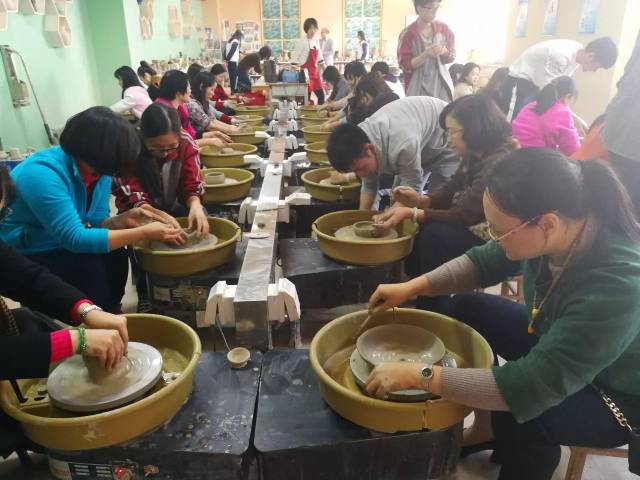 陶冶情趣艺享情趣--市人社局巾帼人生走进广州塞讲坛球图片