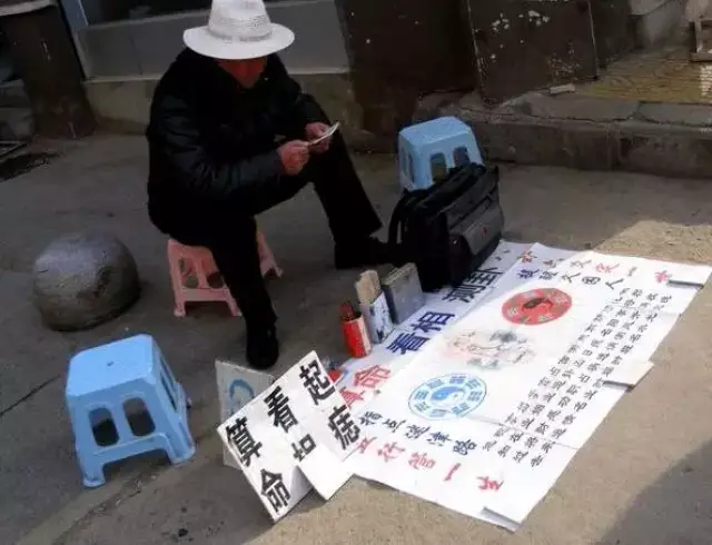 我去找深圳街头的大叔算命,他却和我聊起