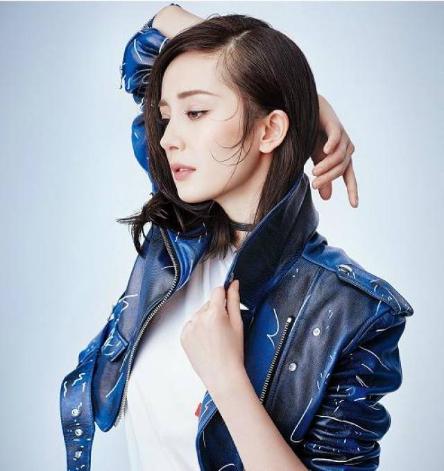 迪丽热巴上演湿身诱惑与老板杨幂有的一拼,实