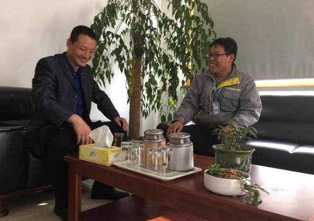 客户签单后,与客户喝茶聊天,这是最开心的时刻啦!