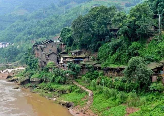 地址:贵州省赤水市大同镇民族村3组(原洞坝茶场),距离赤水市区12公里