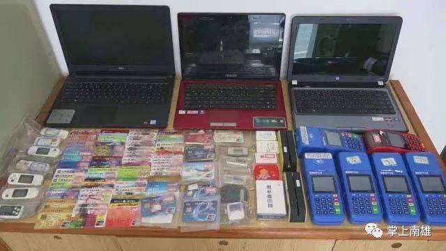 南雄一小车内藏百张银行卡，流水金额竟超过150万！