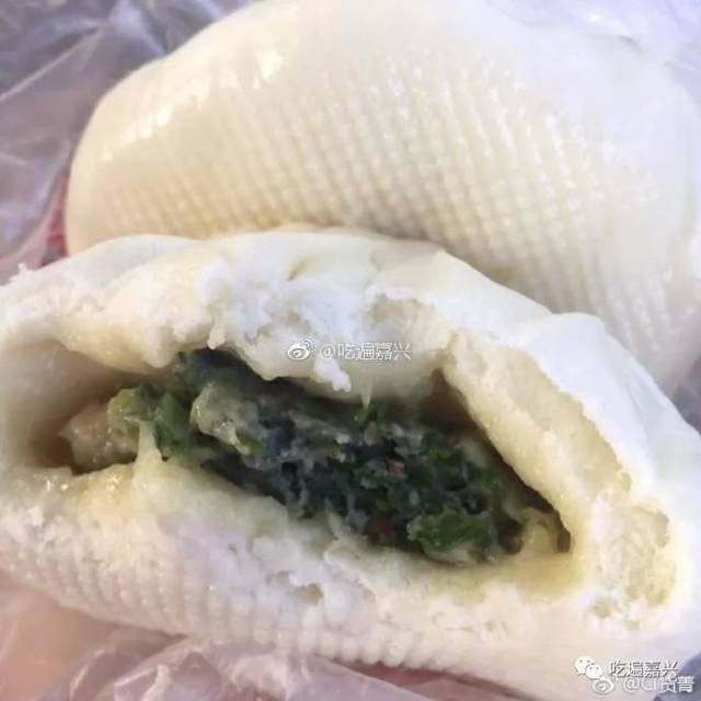 【荠菜肉包】早阳的荠菜肉包,每次去晚了都会被卖空,不油不腻,清爽多